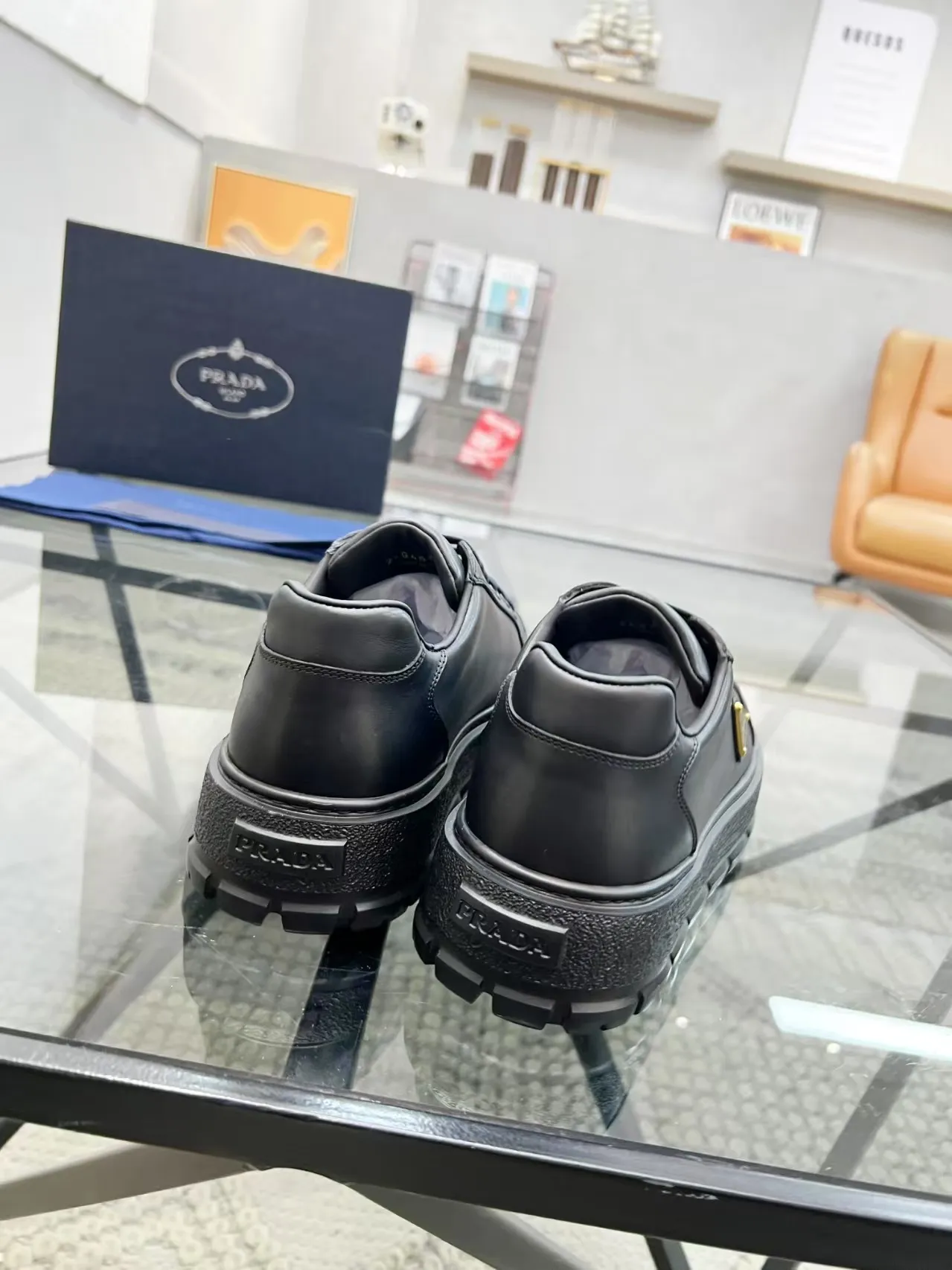Men's Men's Shoes 💰440 [New Style] 🎍🎍Prada Prada's new men's leather sneakers, the highest version on the market, any comparison is welcome🆚! The original leather has excellent texture and is super high-end! Fetal sheep net lining imported from Italy, removable pad! Luxurious materials and fine workmanship, highly recommended! Code: 38-44 (45 can be customized